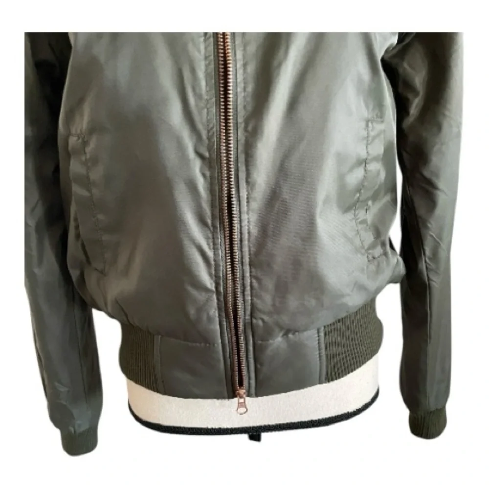 ♥️Iris♥️ Ladies Olive Bomber Jacket Size (Med)